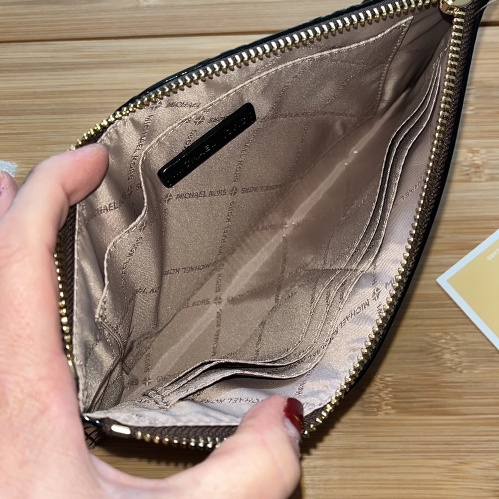 Brand New Michael Kors Patent Leather Embossed Black Large Zip Clutch Wristlet - Picture 14 of 16